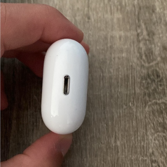 Real AirPods Gen 2 - Picture 2 of 4